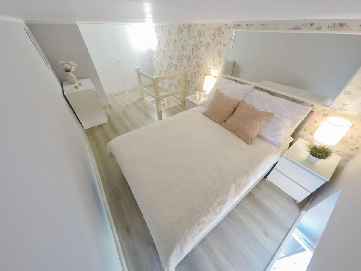 Rynek 20/21 -Cosy New Apartment On The Market Square - 4 Bedrooms - 8 People فروتسواف المظهر الخارجي الصورة