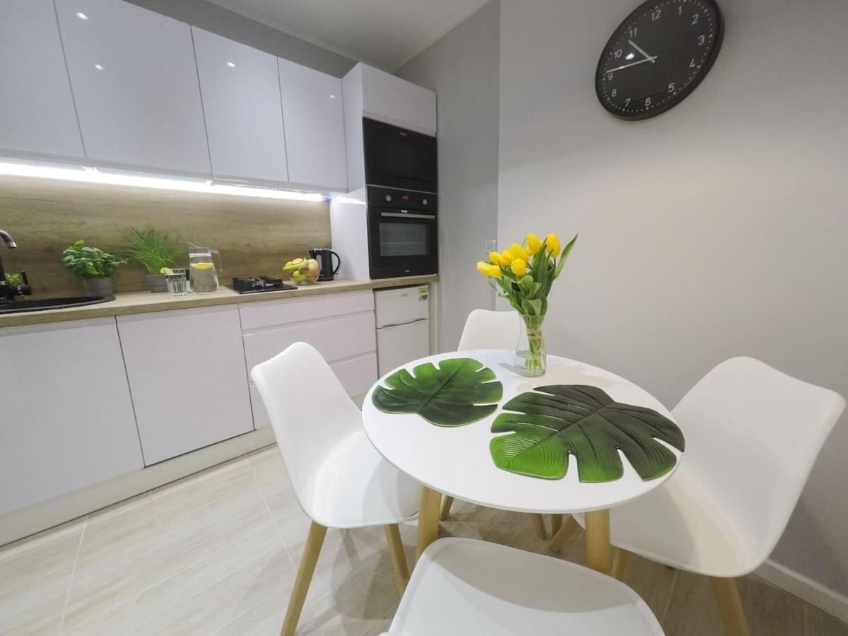 Rynek 20/21 -Cosy New Apartment On The Market Square - 4 Bedrooms - 8 People فروتسواف المظهر الخارجي الصورة