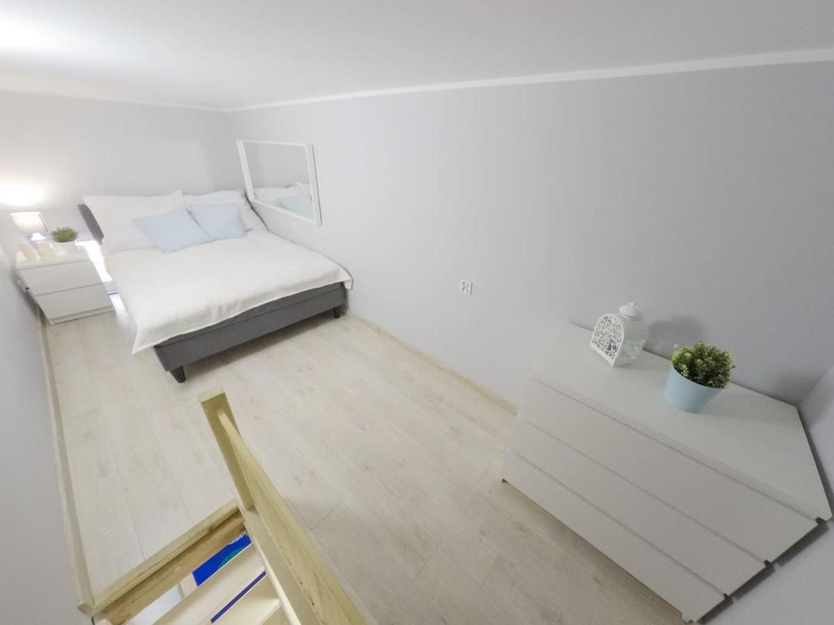 Rynek 20/21 -Cosy New Apartment On The Market Square - 4 Bedrooms - 8 People فروتسواف المظهر الخارجي الصورة